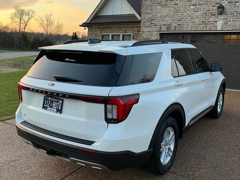 Used 2025 Ford Explorer Active w/ Active Comfort Package image 5