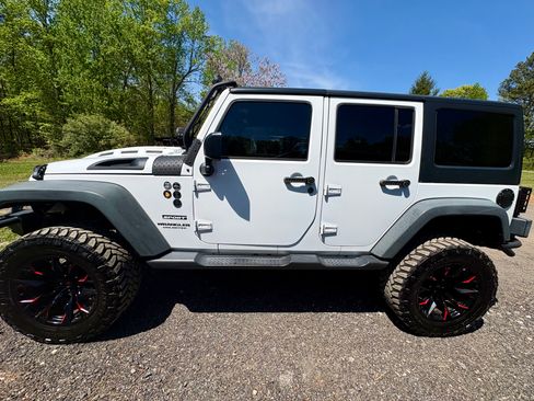 Used 2016 Jeep Wrangler Unlimited Sport AWD/4WD image 4