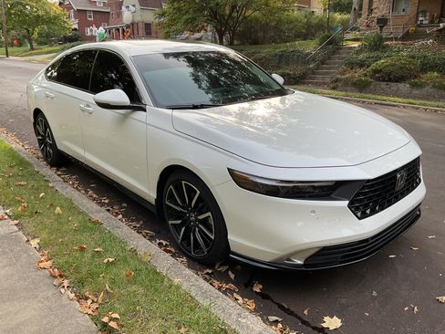 Used 2025 Honda Accord Touring image 5