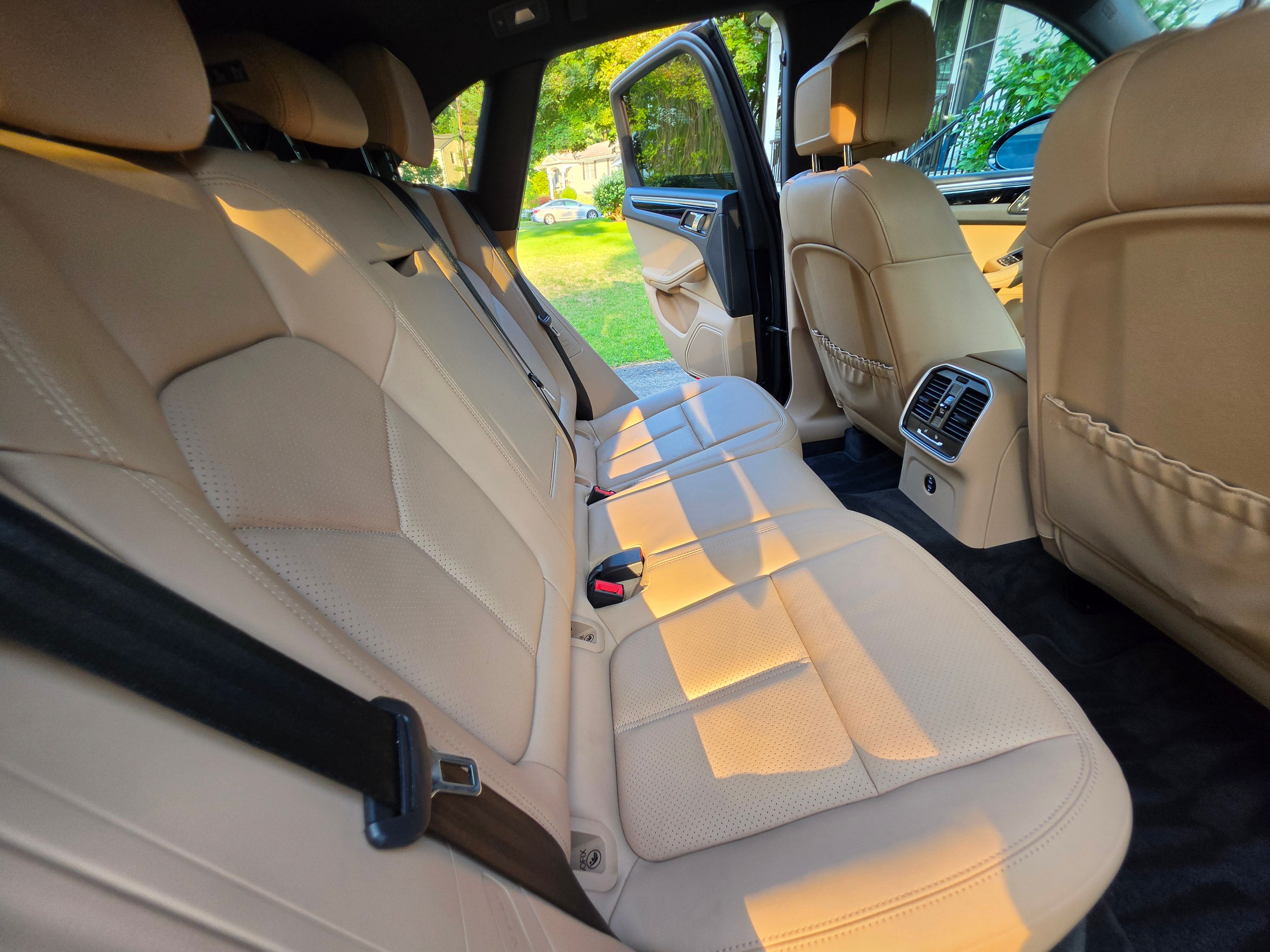 Used 2023 Porsche Macan S AWD/4WD image 12