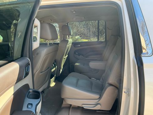 Used 2015 Chevrolet Suburban LT w/ Luxury Package image 21