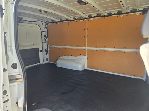 Used 2021 Nissan NV 2500 SV image 18