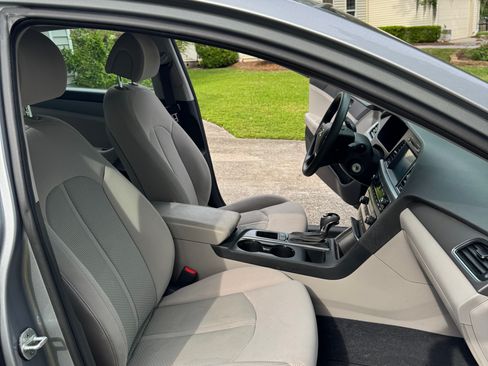 Used 2017 Hyundai Sonata SE FWD image 13
