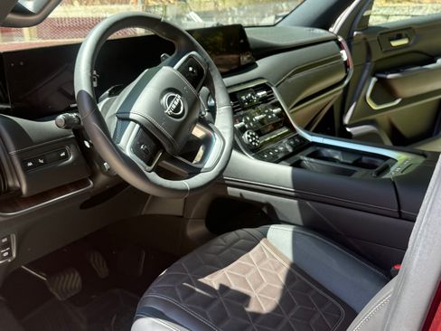 Used 2025 Nissan Armada Platinum Reserve AWD/4WD image 6