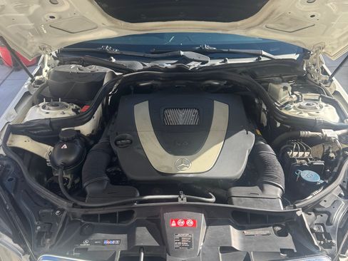 Used 2011 Mercedes-Benz E 350 4MATIC Sedan image 9