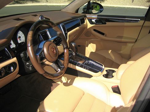 Used 2017 Porsche Macan Turbo AWD/4WD image 12