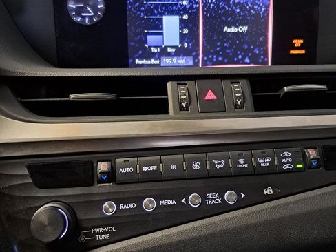 Used 2020 Lexus ES 300h w/ Premium Package image 16