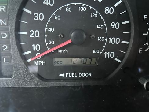 Used 2000 Toyota Sienna LE image 6