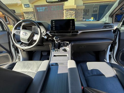 Used 2023 Toyota Sienna XSE image 20