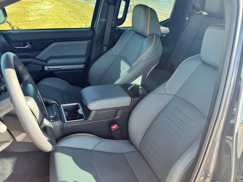Used 2025 Toyota Tacoma 4x4 Double Cab Hybrid image 9