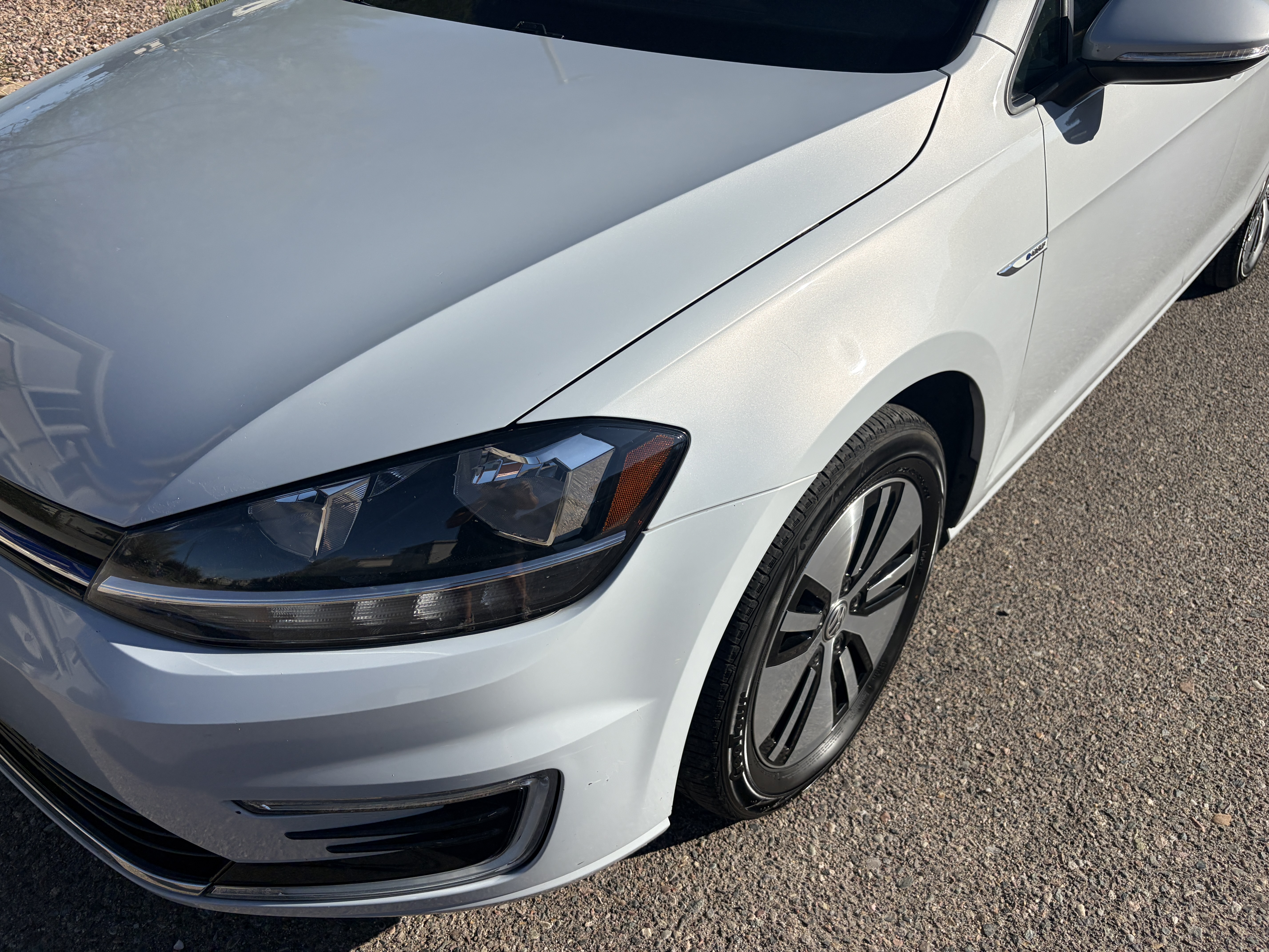 Used 2017 Volkswagen e-Golf SE FWD image 2