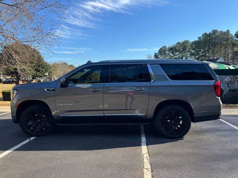 Used 2021 GMC Yukon XL Denali image 12