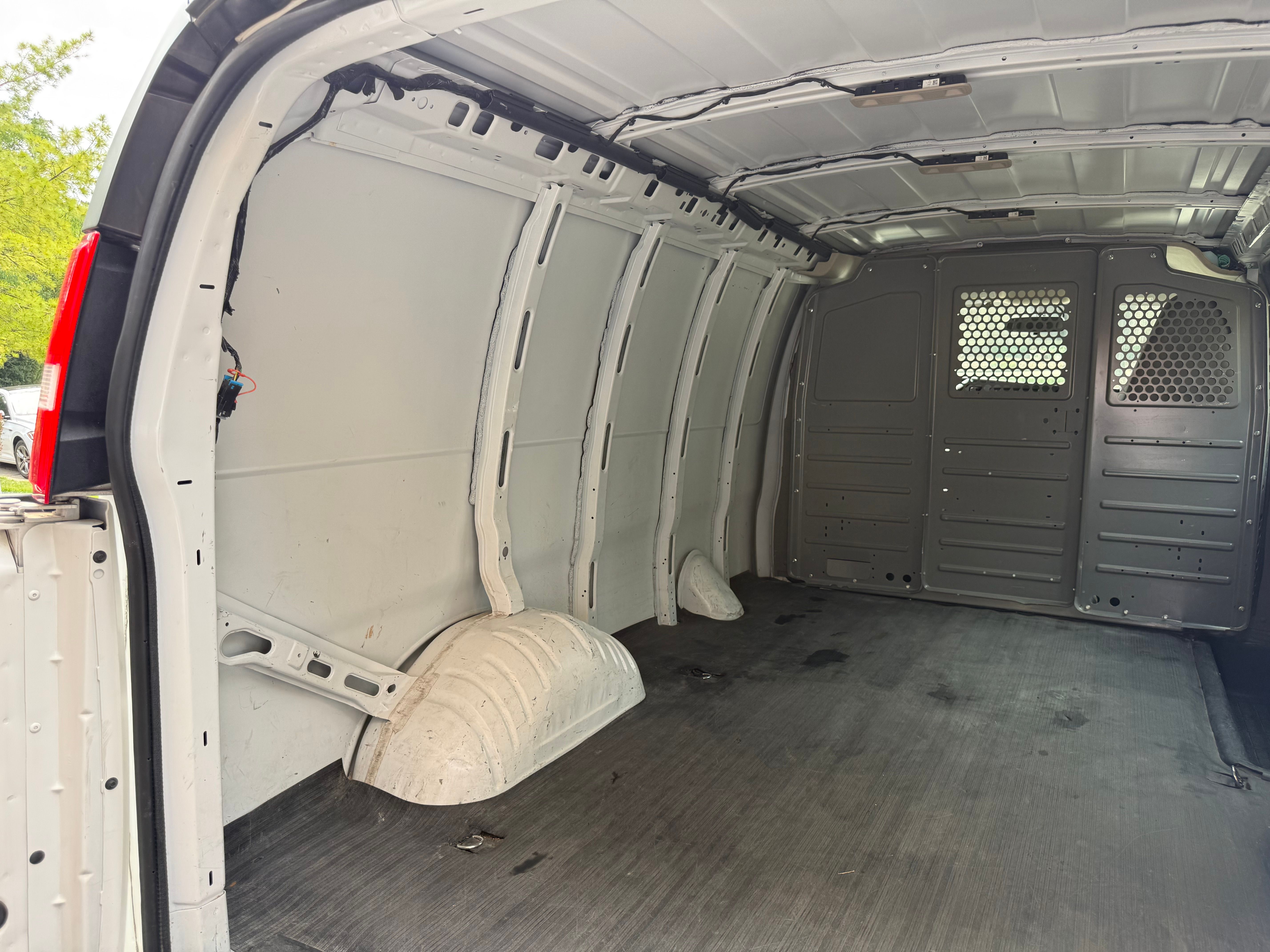 Used 2019 Chevrolet Express 2500 w/ Driver Convenience Package RWD image 8