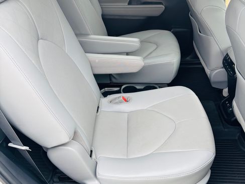 Used 2021 Toyota Highlander Platinum image 18