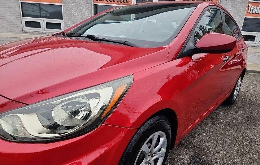 Used 2012 Hyundai Accent GLS FWD image 10