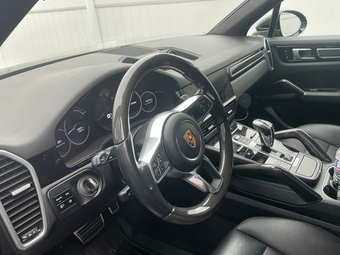 Used 2019 Porsche Cayenne Sport Utility 4D image 10