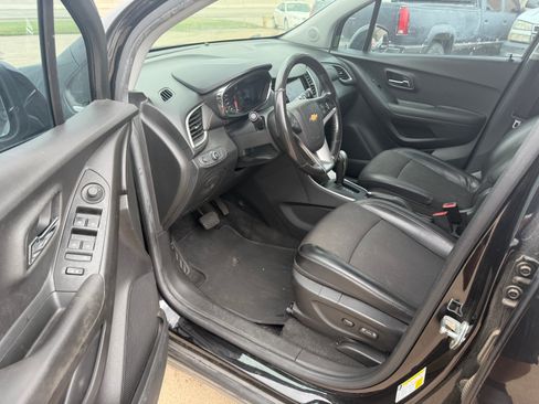 Used 2020 Chevrolet Trax LT w/ LT Convenience Package FWD image 13