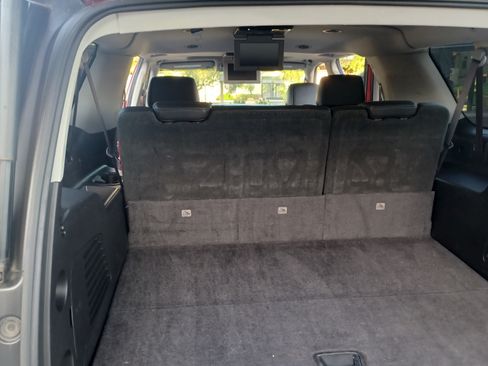 Used 2017 Cadillac Escalade ESV Luxury image 5