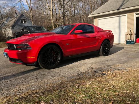 Used 2010 Ford Mustang GT Premium image 13