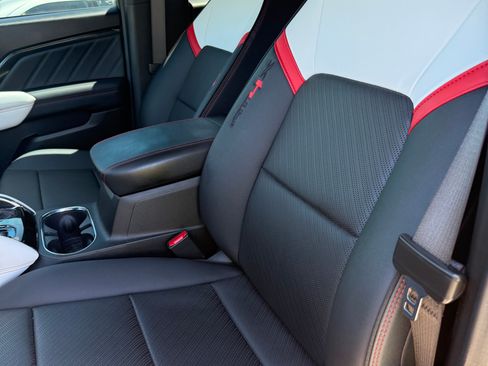 Used 2024 GMC Canyon AT4X AWD/4WD image 11