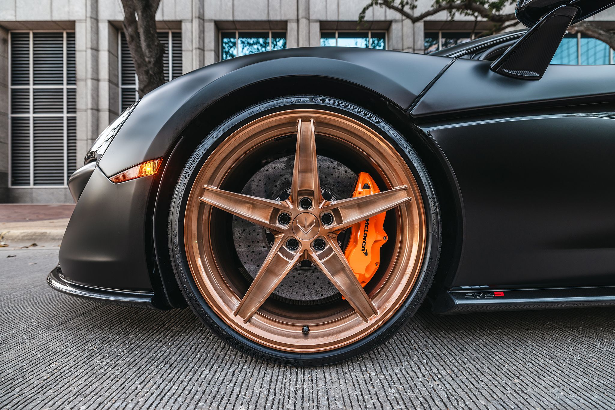 Used 2019 McLaren 570S Spider RWD image 16