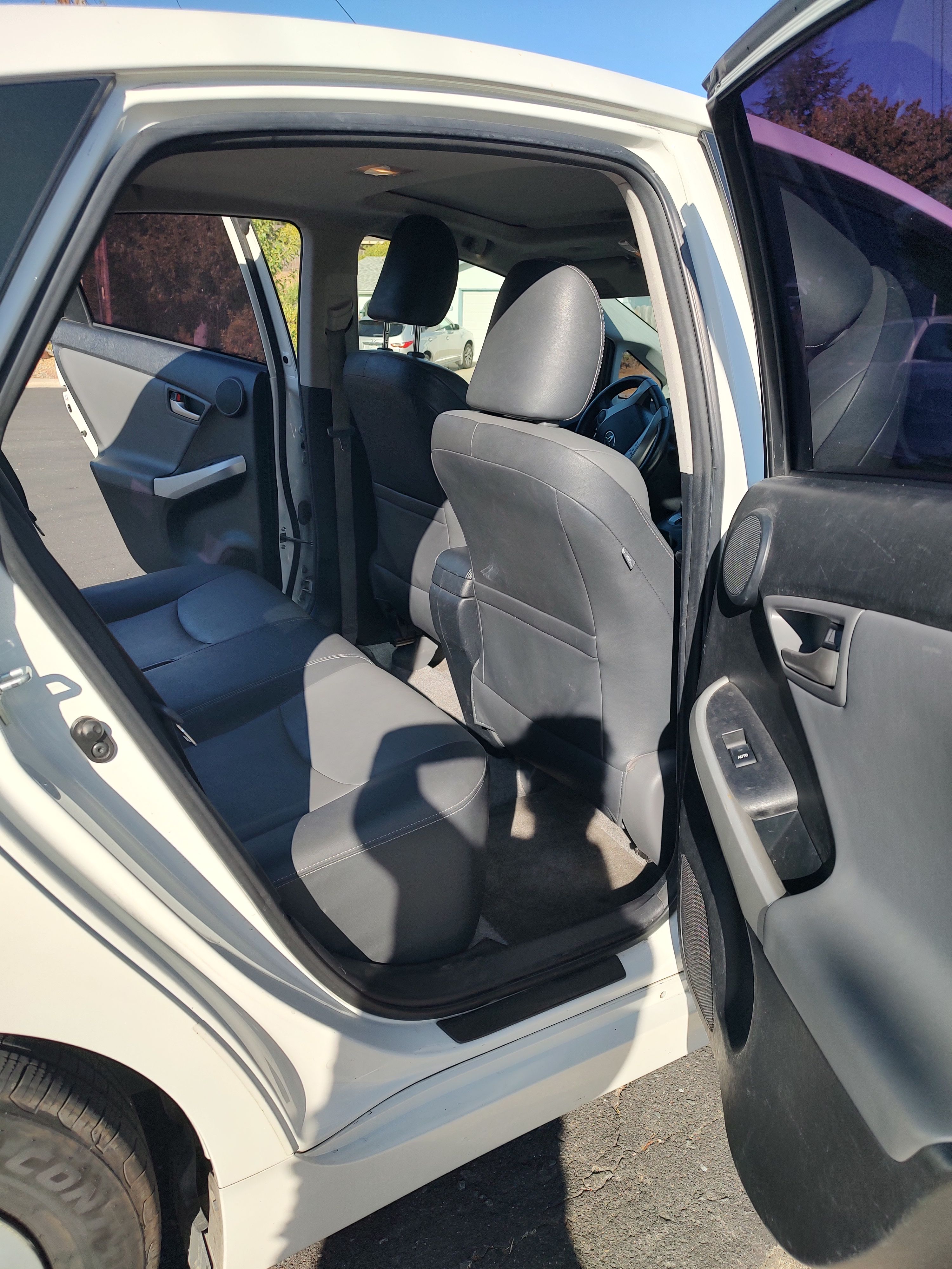 Used 2015 Toyota Prius Four w/ Deluxe Solar Roof Package FWD image 9