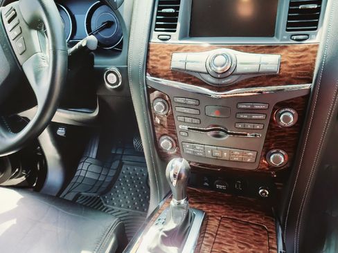 Used 2018 Nissan Armada Platinum w/ Interior Lighting Package image 8