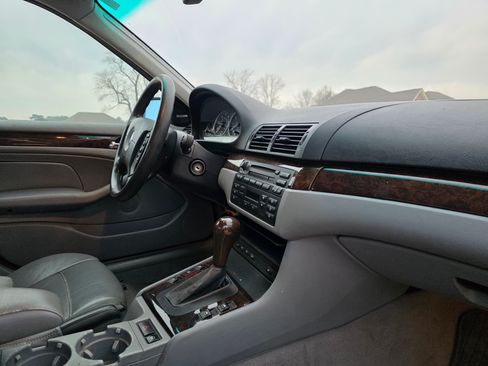 Used 2004 BMW 330xi Sedan image 8