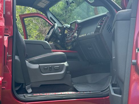 Used 2015 Ford F350 Platinum w/ FX4 Off-Road Package image 4