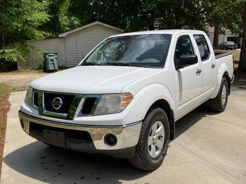 Used 2010 Nissan Frontier SE image 4