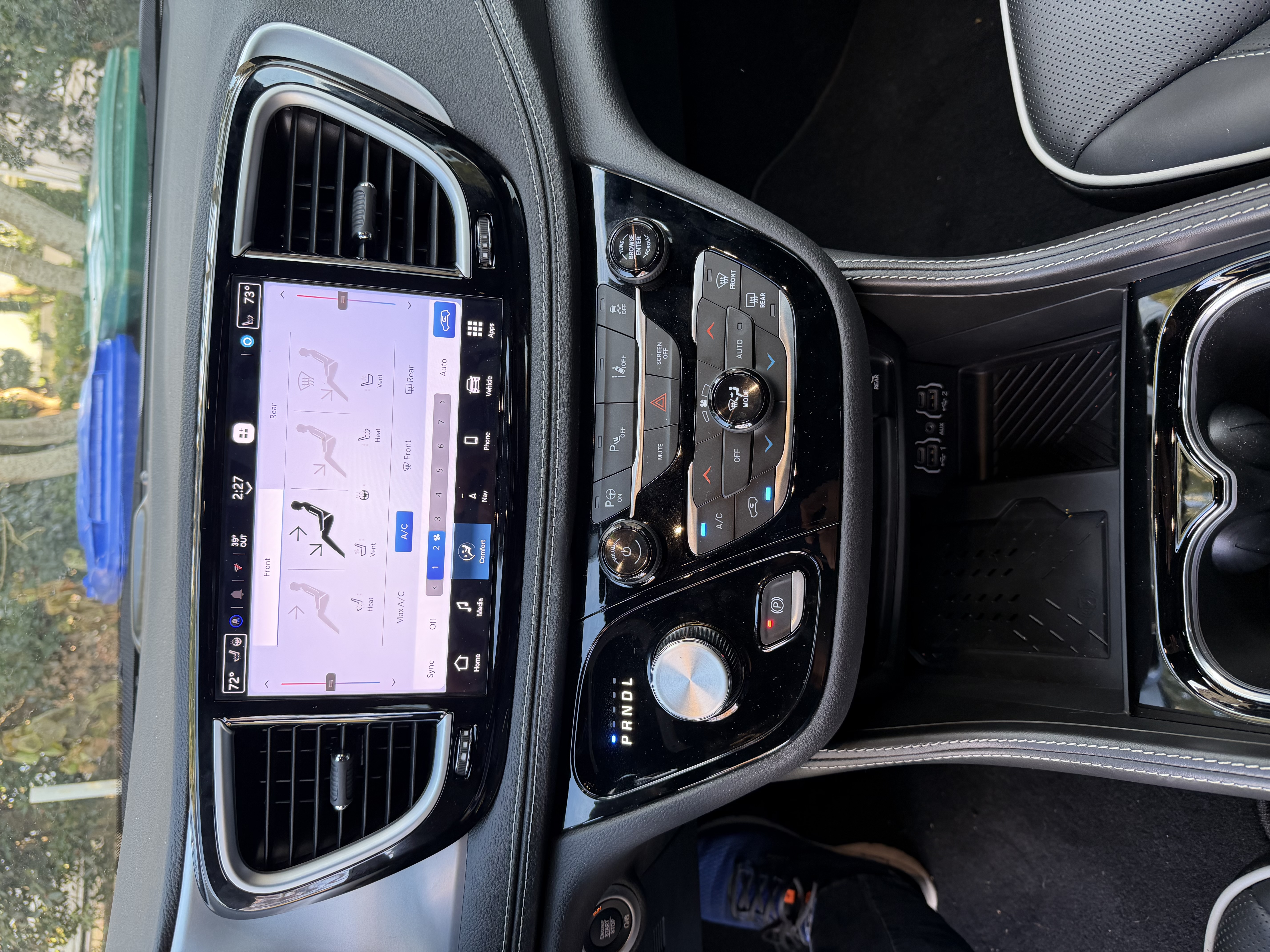 Used 2025 Chrysler Pacifica Premium FWD image 10
