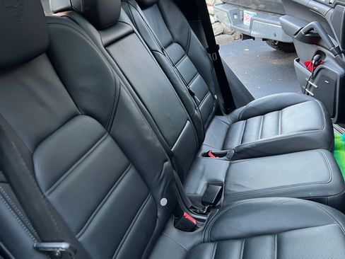 Used 2014 Porsche Cayenne Turbo S image 5