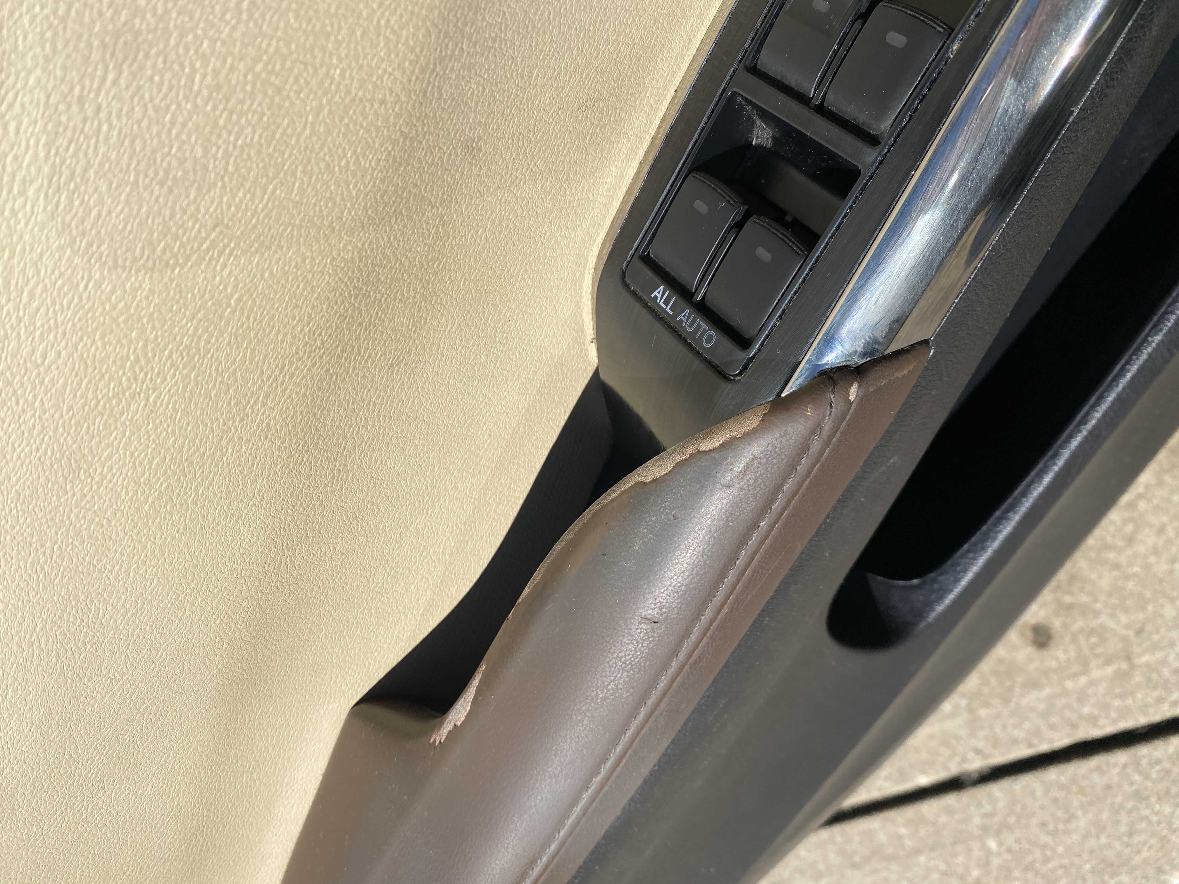Used 2016 Toyota Avalon Touring FWD image 8