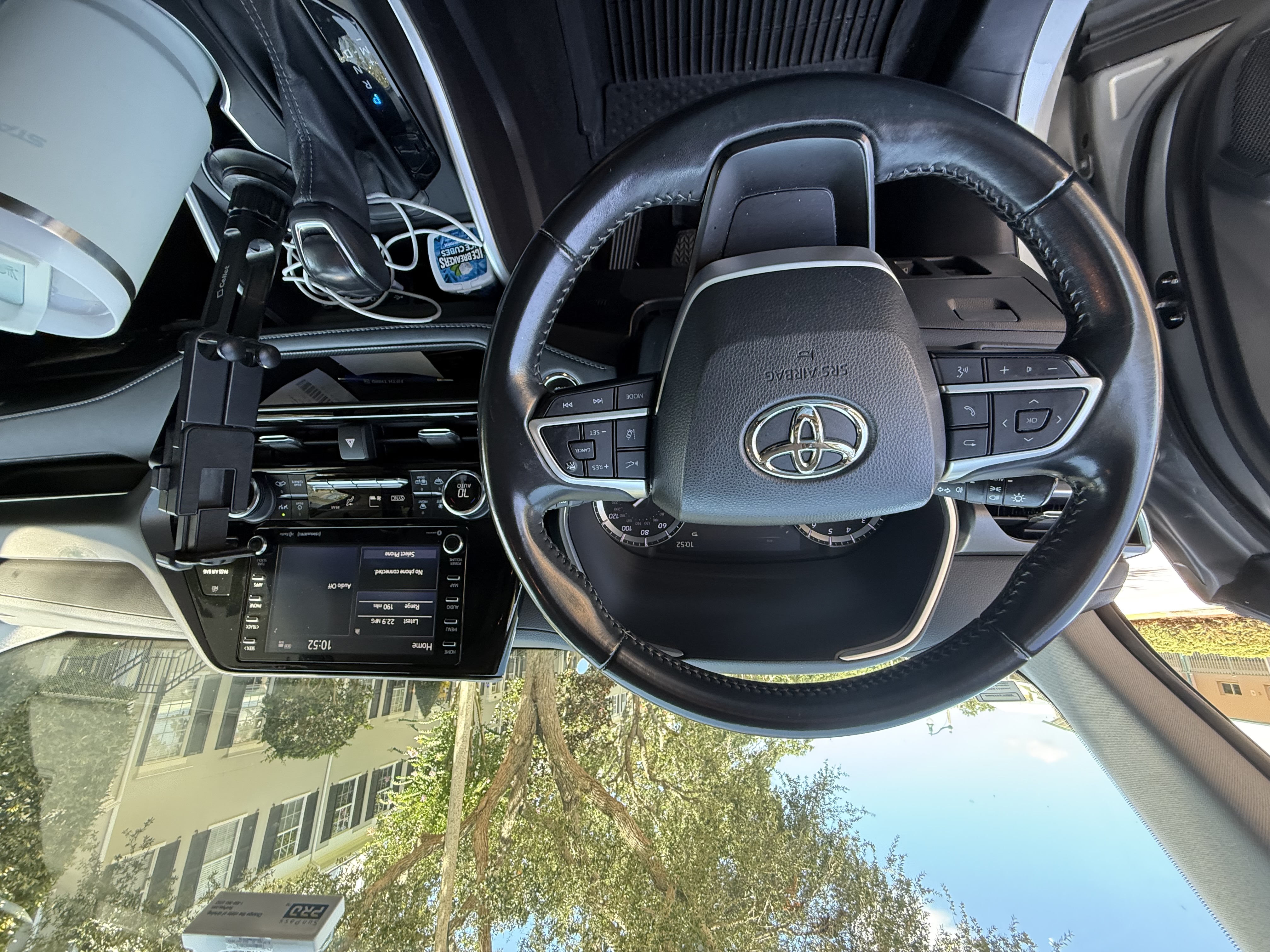 Used 2022 Toyota Highlander XLE FWD image 9