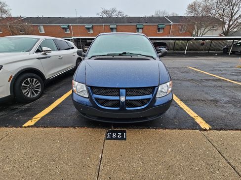 Used 2002 Dodge Caravan SE image 2