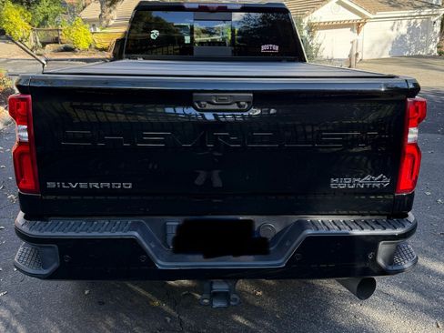 Used 2022 Chevrolet Silverado 2500 High Country w/ Z71 Off-Road Package image 2