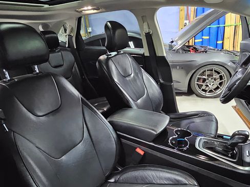 Used 2017 Ford Edge Titanium w/ Equipment Group 301A image 6