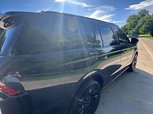 Used 2025 Lincoln Navigator Reserve w/ Jet Appearance Package AWD/4WD image 9