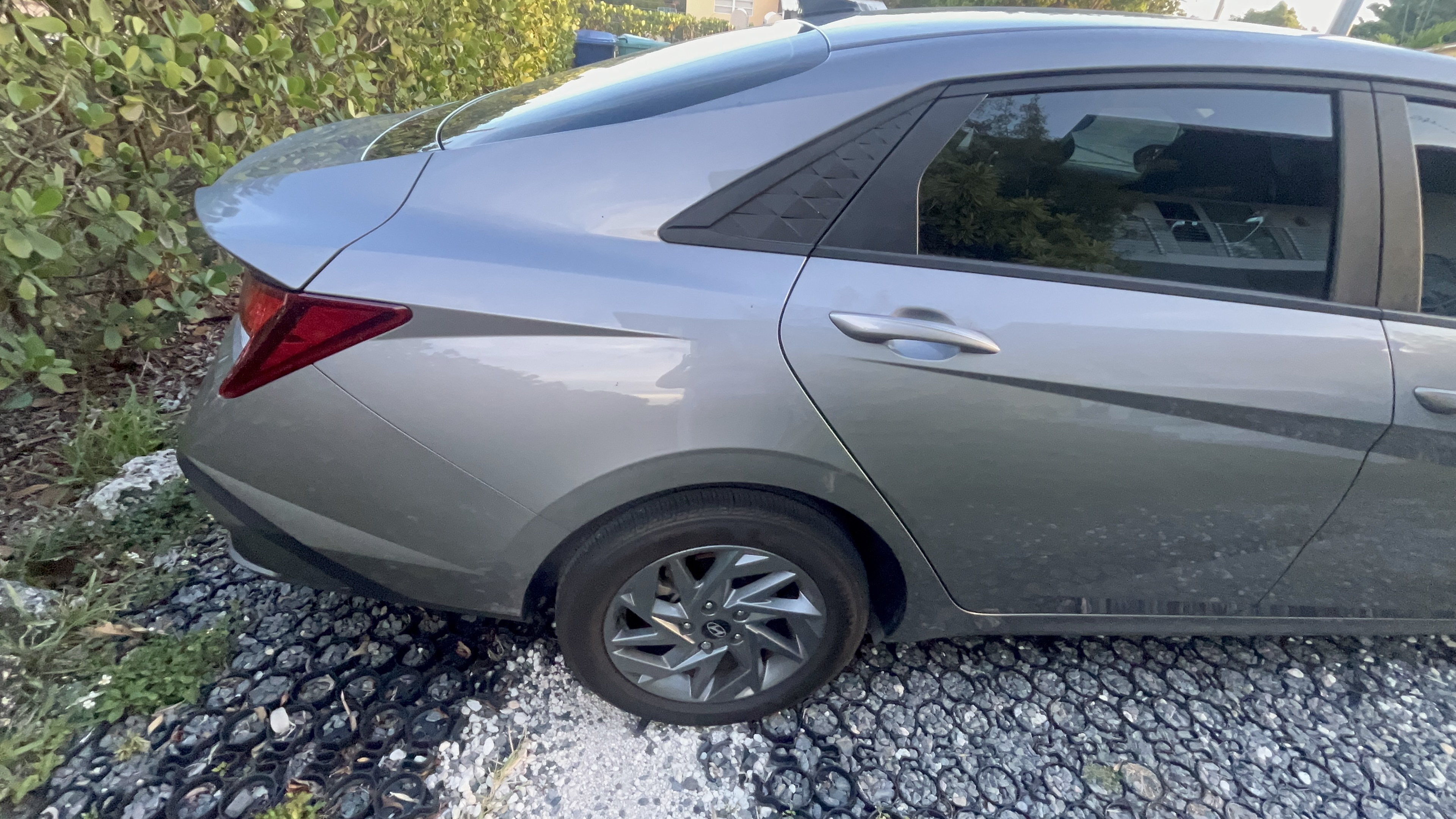 Used 2024 Hyundai Elantra SEL FWD image 5