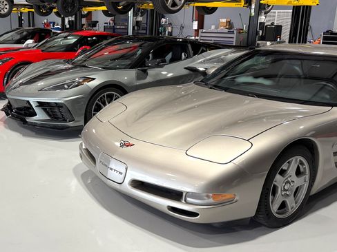 Used 1998 Chevrolet Corvette Coupe image 5