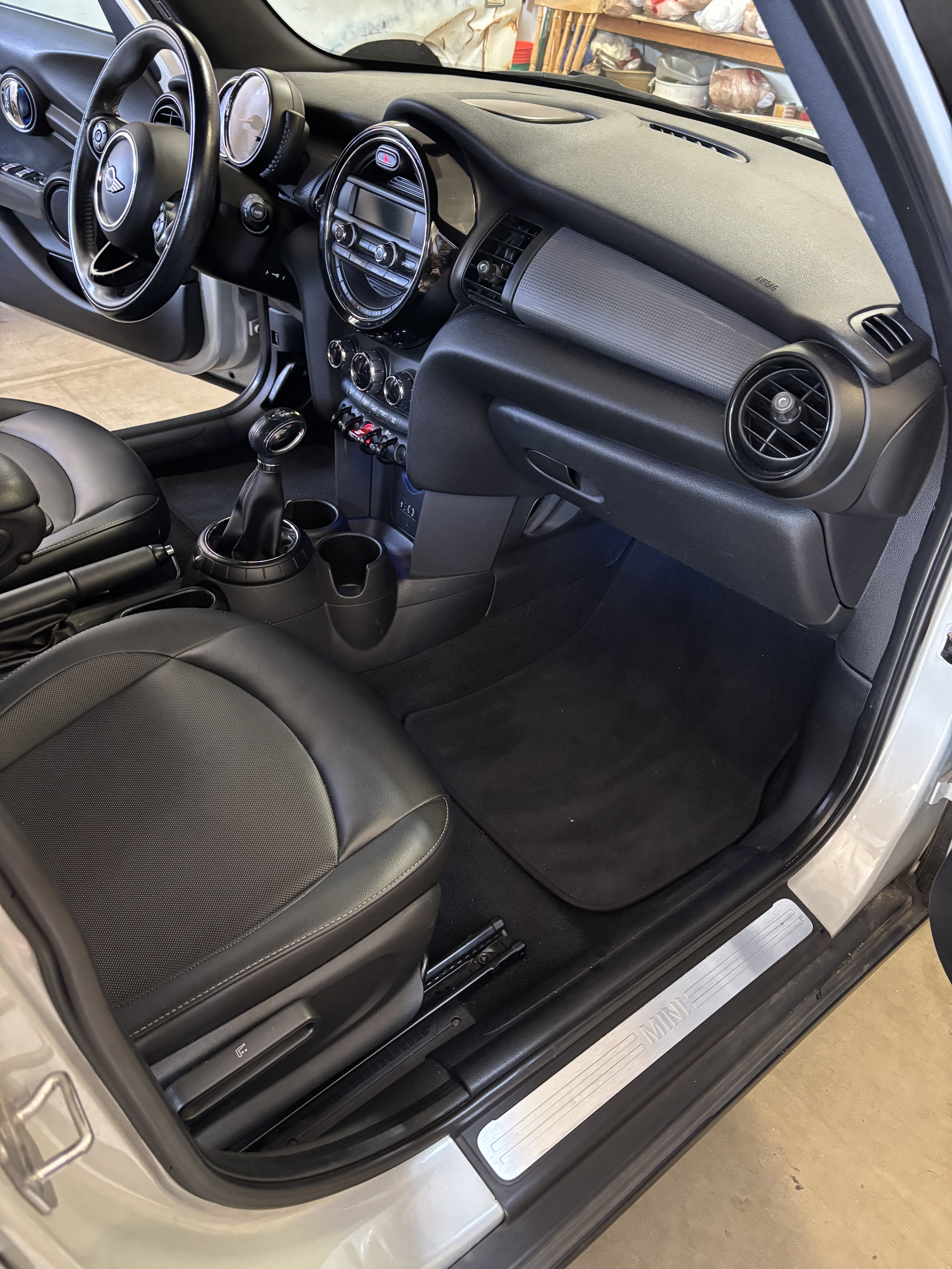 Used 2015 MINI Cooper 4-Door Hardtop FWD image 12