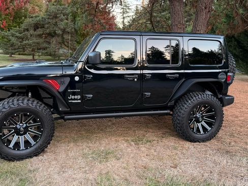 Used 2022 Jeep Wrangler Unlimited Sahara w/ Cold Weather Group image 1