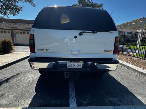 Used 2004 GMC Yukon SLE w/ Cargo Package RWD image 6
