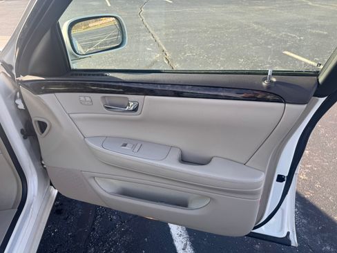 Used 2009 Cadillac DTS image 17