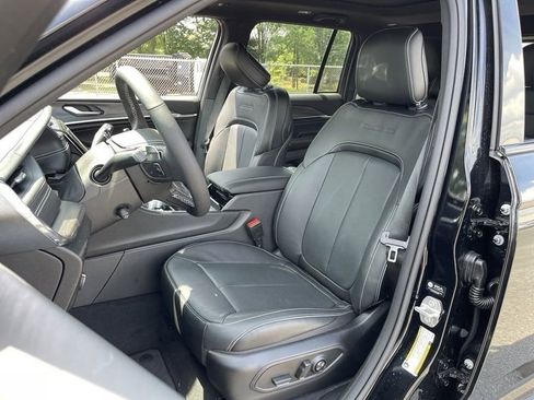 Used 2023 Jeep Grand Cherokee Overland image 15