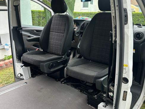 Used 2019 Mercedes-Benz Metris image 10