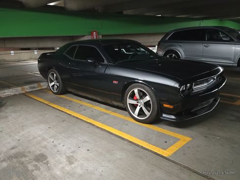 Used 2014 Dodge Challenger SRT8 w/ Harman/Kardon Audio Group image 10