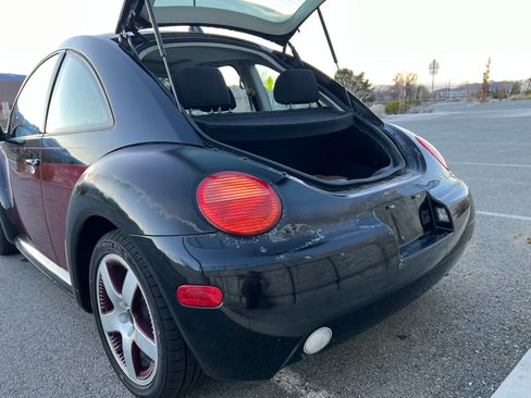 Used 2005 Volkswagen Beetle Bi-Color Edition image 9