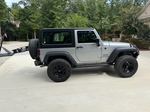 Used 2017 Jeep Wrangler Sport w/ Quick Order Package 24S AWD/4WD image 1
