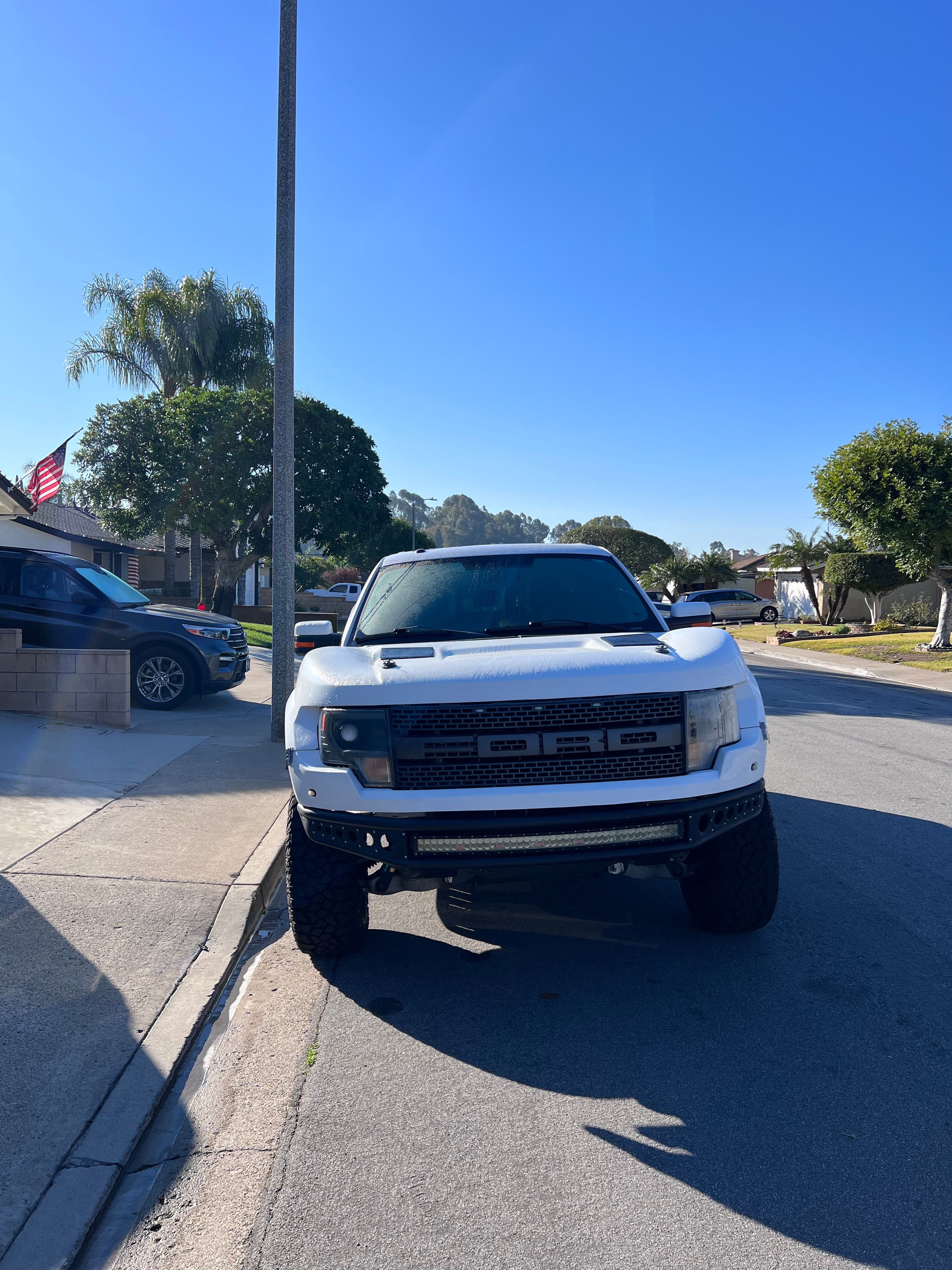 Used 2013 Ford F150 Raptor w/ Luxury Equipment Group AWD/4WD image 2